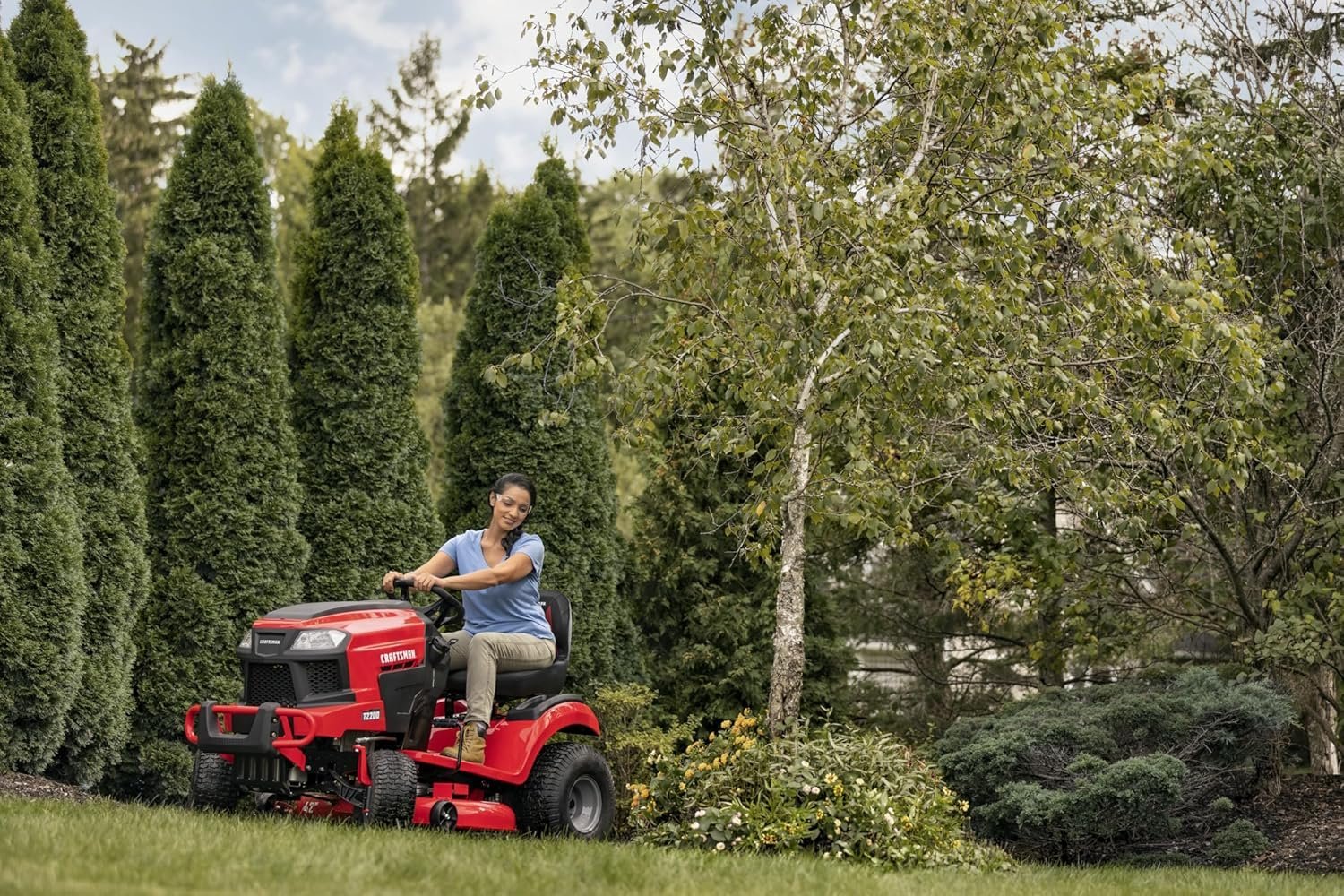 Pillowle CRAFTSMAN T2200K riding lawn mower with 42-inch deck and 20 HP hydrostatic engine, shown outdoors on grass