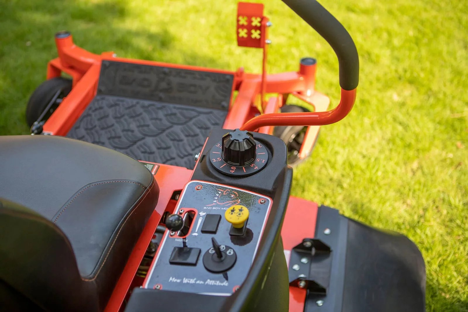 Pillowle 2022 Bad Boy MZ Rambler zero-turn lawn mower with 42-inch deck and Kohler engine, shown from side view.
