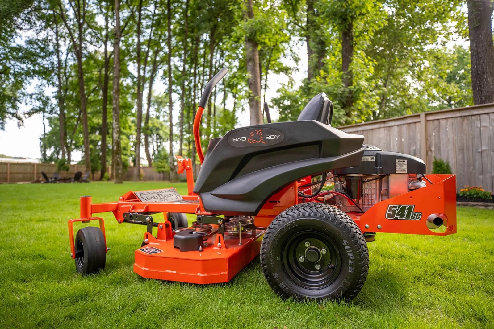 Pillowle 2022 Bad Boy MZ Rambler zero-turn lawn mower with 42-inch deck and Kohler engine, shown in a yard setting.